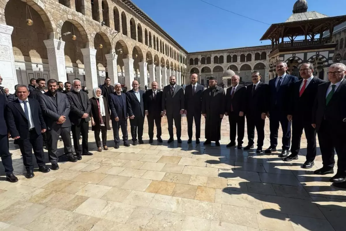 Bilal Erdoğan, Ahmed Şara ile Emevi Camii'nde cuma namazı kıldı