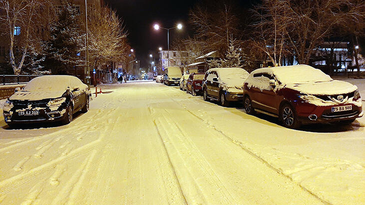 Bir anda bastırdı! Her yer beyaza büründü