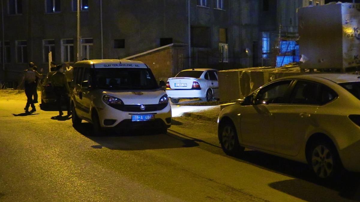 Bursa'da otomobilden açılan ateşle yaralandı