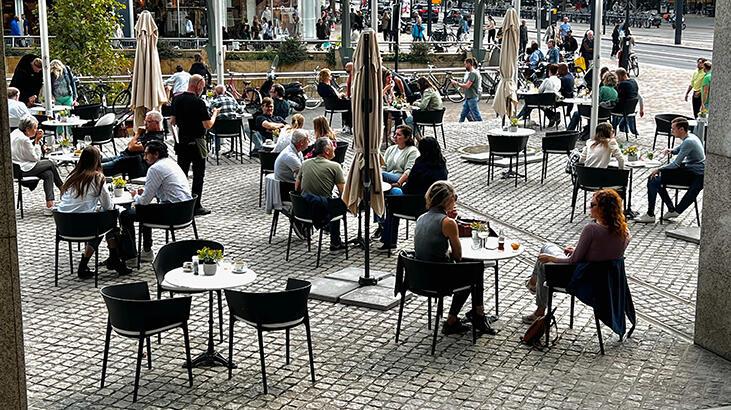 Bir ülkeden flaş korona kararı! Tamamen kaldırdılar