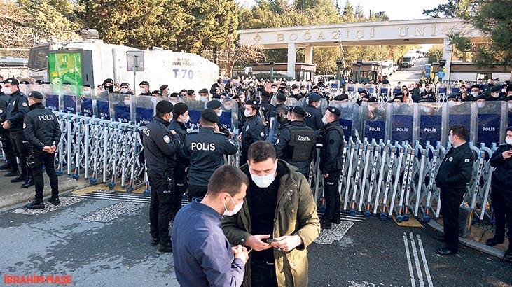 Boğaziçi’nde 22 öğrenciye gözaltı