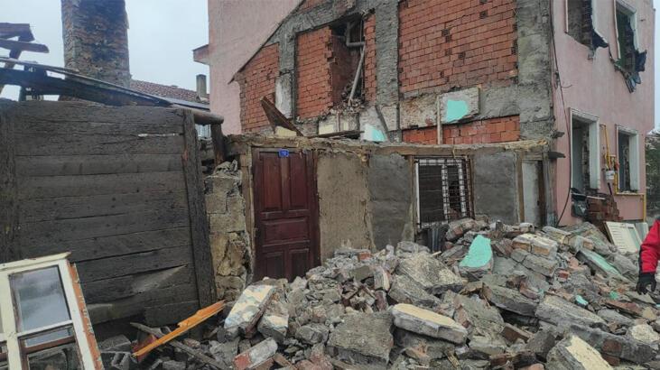 Bolu'da kentsel dönüşüm yıkımında bina duvarı çöktü