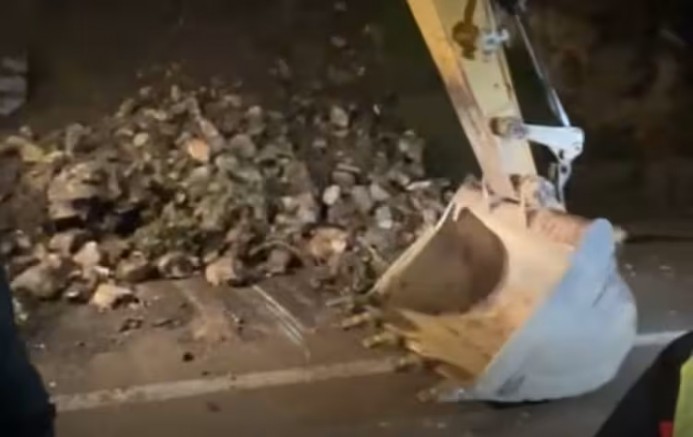 Bursa’nın surları alarm veriyor! Yağmur yağdı, toprak kaydı, ekipler seferber oldu