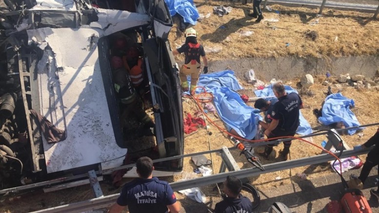 Bursa yasta! Korkunç kazada can veren 11 kişinin kimlikleri belli oldu...