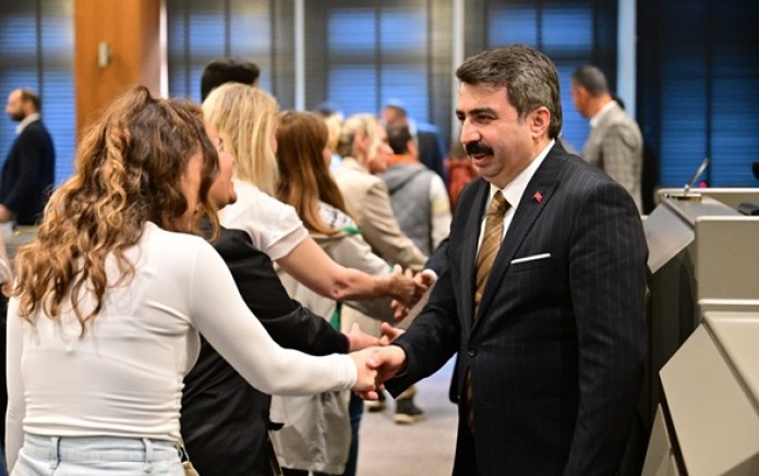 Bursa Yıldırım Belediye Başkanı Başkan Oktay Yılmaz belediye personeliyle bayramlaştı