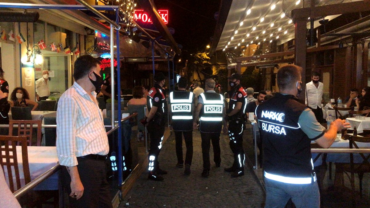 Bursa'da 500 polisle eğlence mekanlarına korona virüs uygulaması