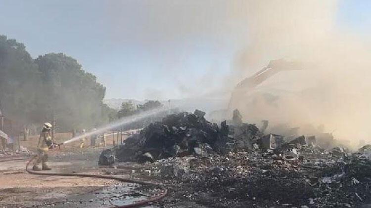 Bursa'da geri dönüşüm deposunda yangın