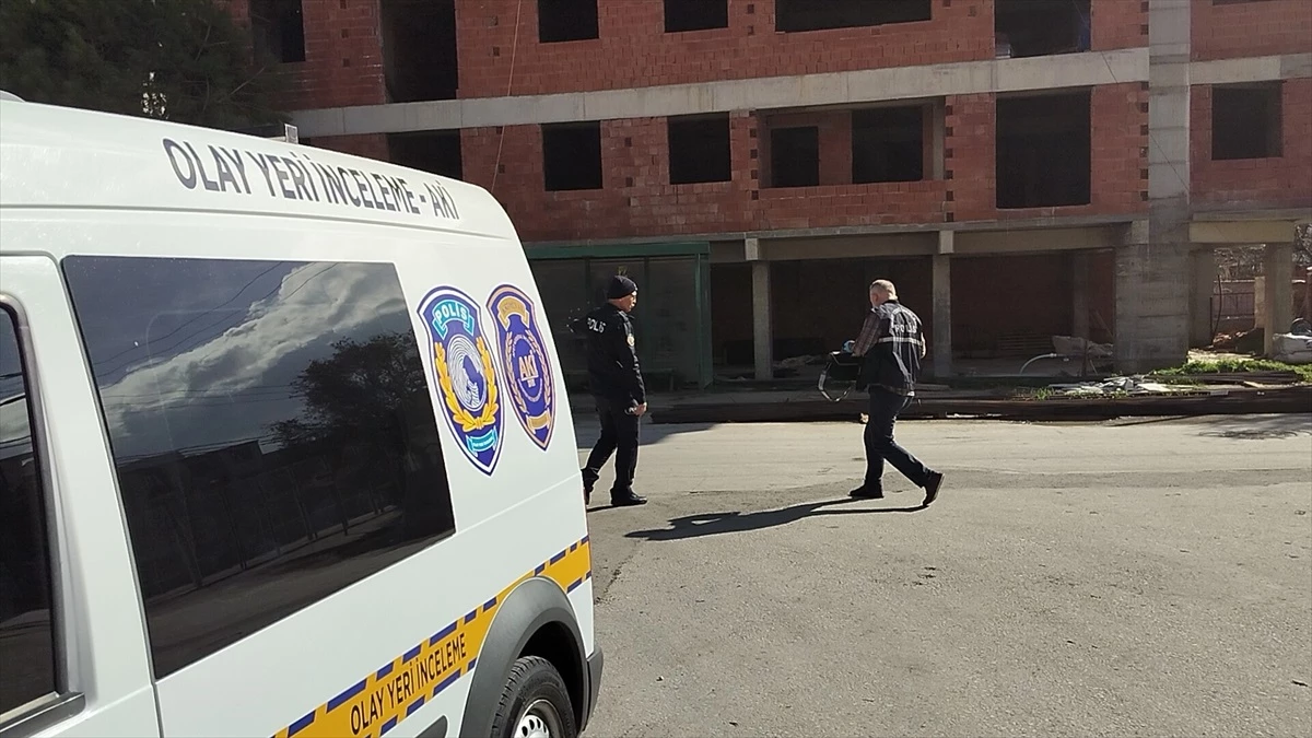 Bursa'da İnşaatta Elektrik Akımına Kapılan İşçi Hastaneye Kaldırıldı