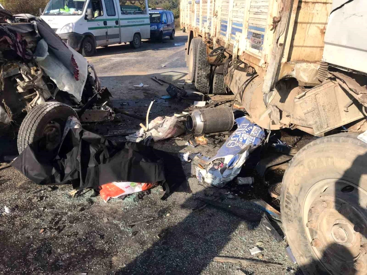Bursa'da süt toplama aracı ile kamyon çarpıştı: 1 ölü, 5 yaralı