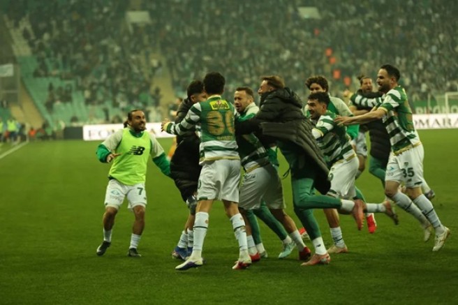 Bursaspor ikinci yarıda açıldı, 3 puanı kaptı