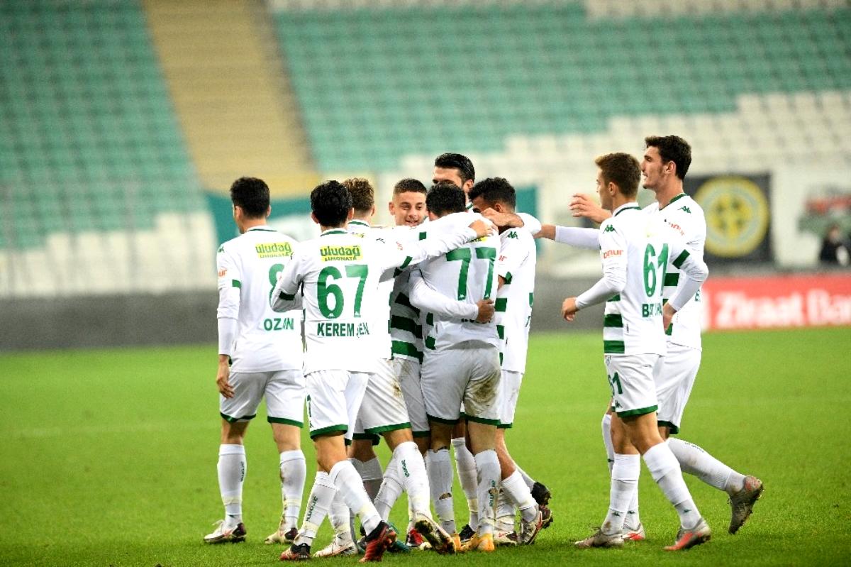 Bursaspor 1922 Konyaspor'u ağırlıyor