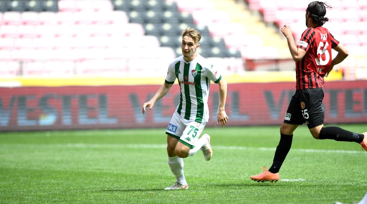 Bursaspor'un 18 yaşındaki futbolcusu Eren Güler durdurulamıyor