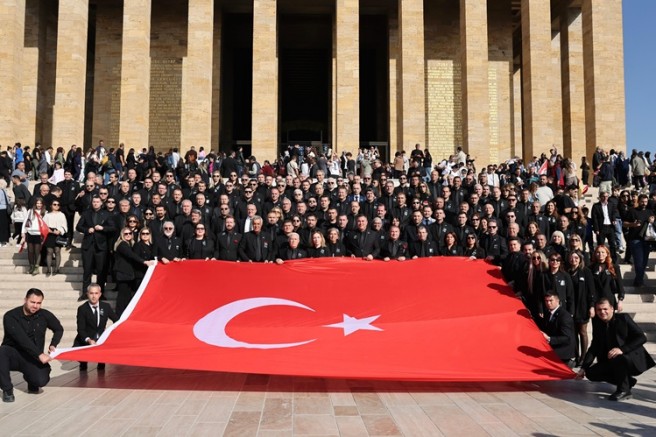 Büyükşehir Ata'sının huzurunda