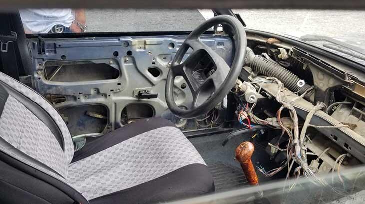 Çaldıkları otomobili söküp bıraktılar