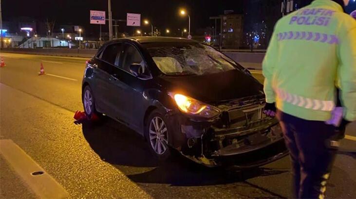 Çekici bekleyen sürücüye otomobil çarptı