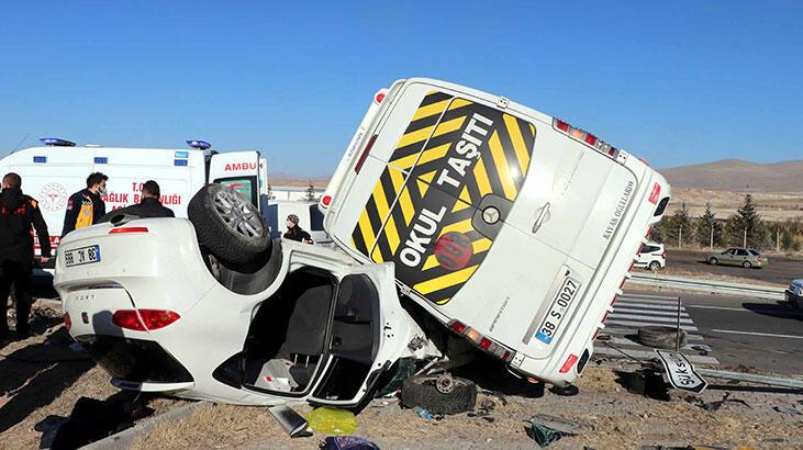 Cenaze ve nişana gidenlerin araçları çarpıştı!  Çok sayıda yaralı var