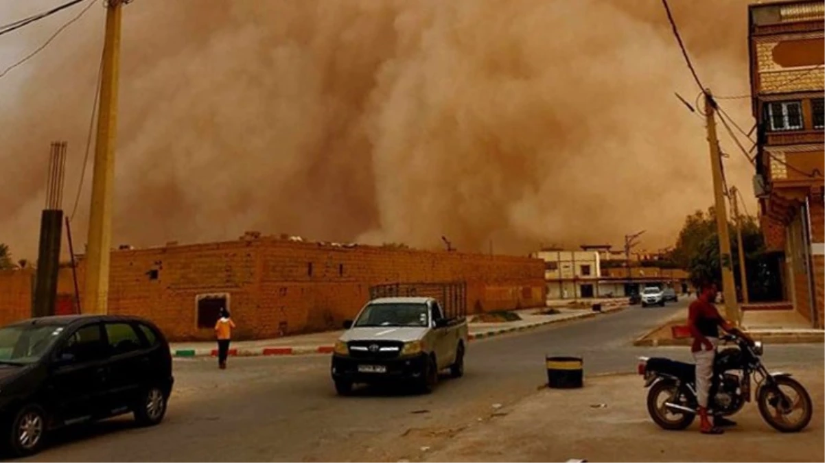 Cezayir'de şiddetli kum fırtınası hayatı durma noktasına getirdi