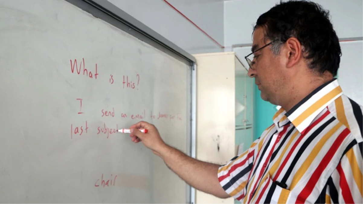 Çocukken okuduğu Almanca masal kitabından etkilenip, 44 dil öğrendi