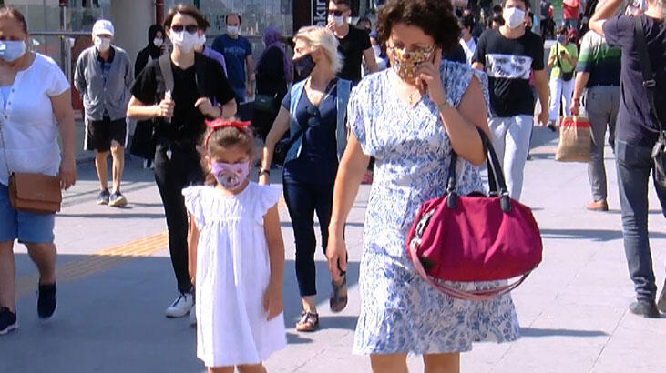 Çocuklara desenli maske taktırırken dikkat