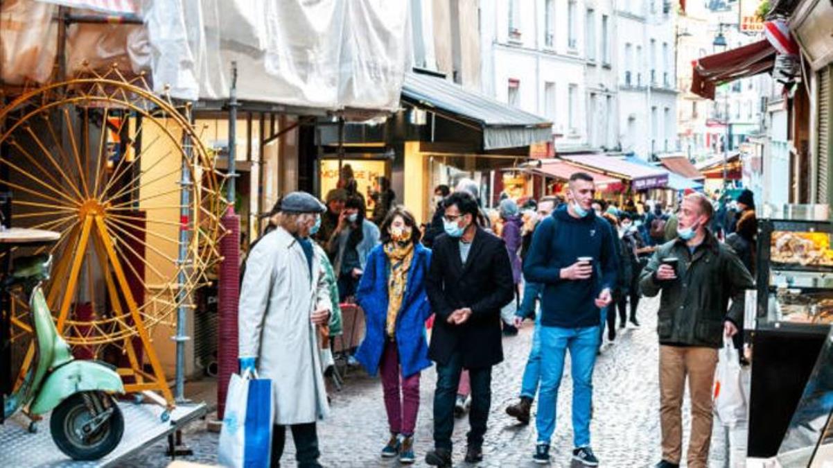Cumhurbaşkanı bizzat açıkladı! Avrupa ülkesinde 18-25 yaş arasındaki gençlere prezervatifler ücretsiz verilecek