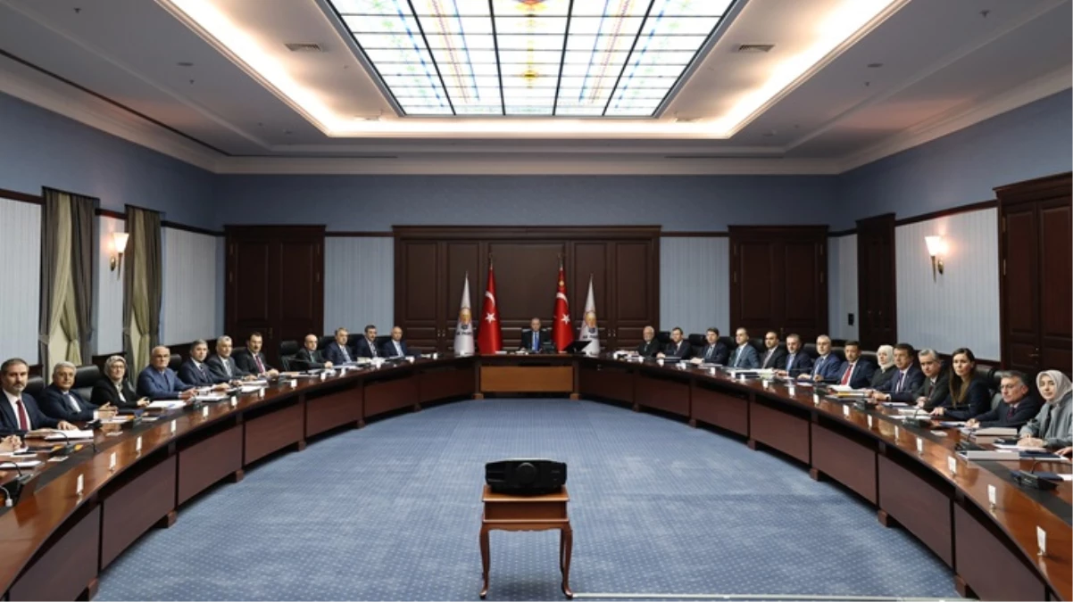 Cumhurbaşkanı Erdoğan, AK Parti MYK'da yerel seçimdeki oy kaybını değerlendirdi