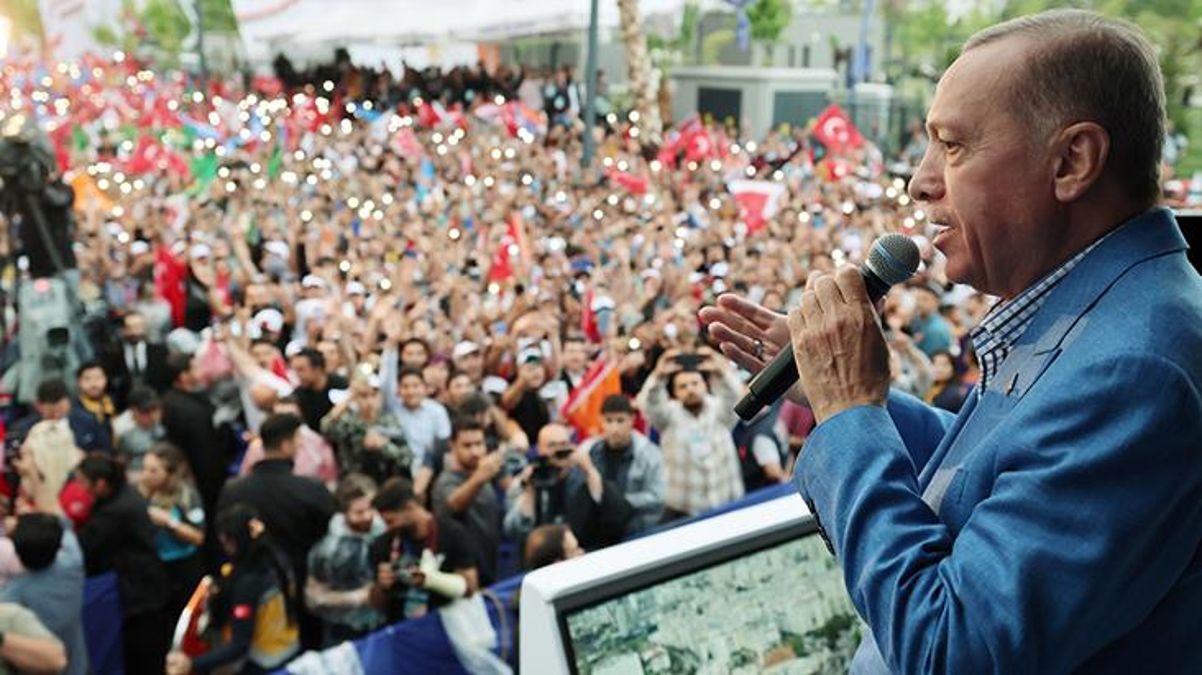 Cumhurbaşkanı Erdoğan'dan Mersin'de gövde gösterisi: Burada 80 bin kişi var, demek ki gümbür gümbür sandığa gidiyoruz