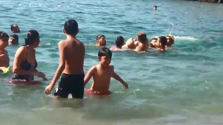 Denizde korku dolu anlar! Serinlemek için girdi, ölümden döndü