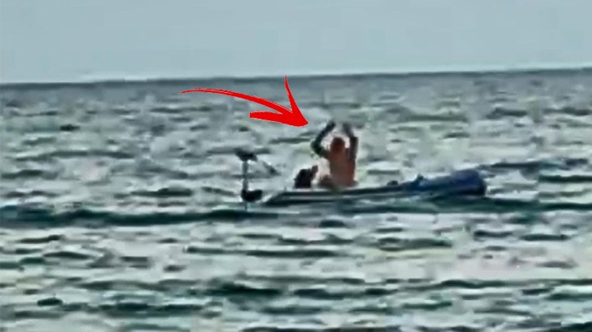 Denizin ortasında bottaki kadını darbeden şahıs gözaltına alındı