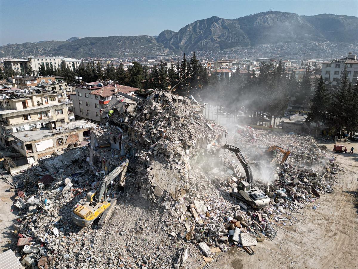Depremin bilançosu artıyor! Can kaybı 43 bini aştı, yıkılan bina sayısı korkunç boyutta