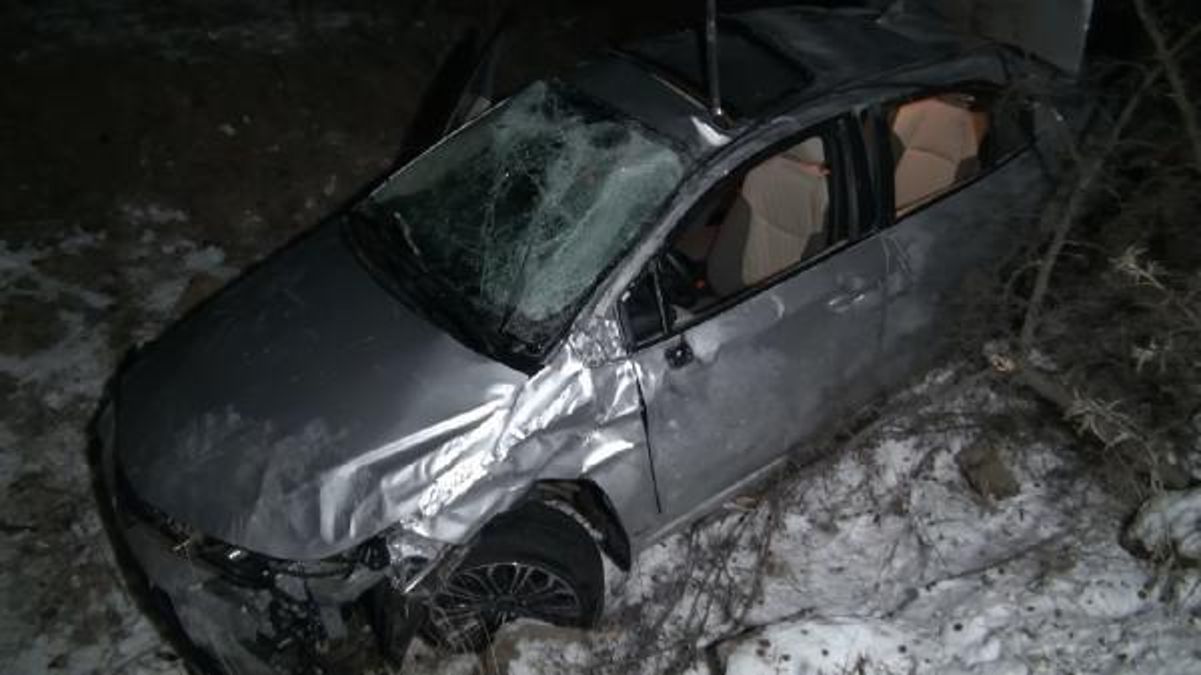 Depremzedelerin otomobili şarampole devrildi 6 yaralı