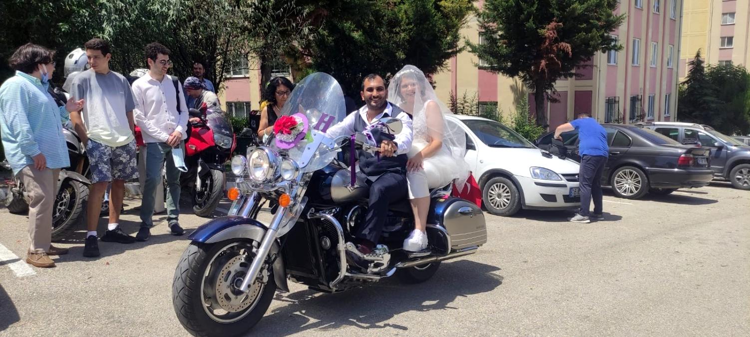 Düğün konvoyunu gören hayran kaldı