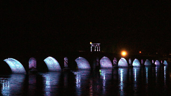 Edirne'nin tarihi köprüleri renk renk! Görenleri büyüledi...