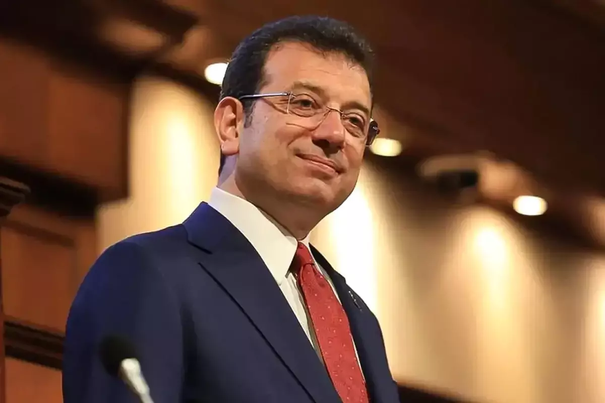 Ekrem İmamoğlu CHP'nin cumhurbaşkanı adayı olmak için resmen başvuru yaptı