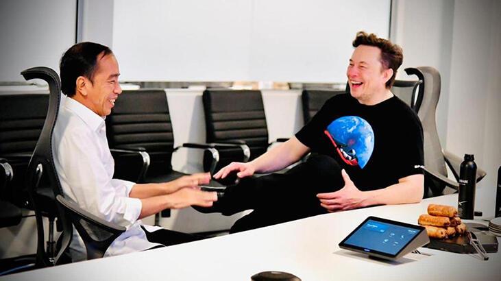 Elon Musk, Starship ısı kalkanını tepsi olarak kullanırken görüntülendi