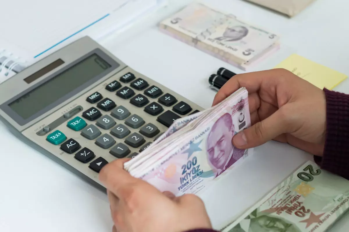 Emekliye 4 bin lira ikramiye Meclis'te kabul edildi