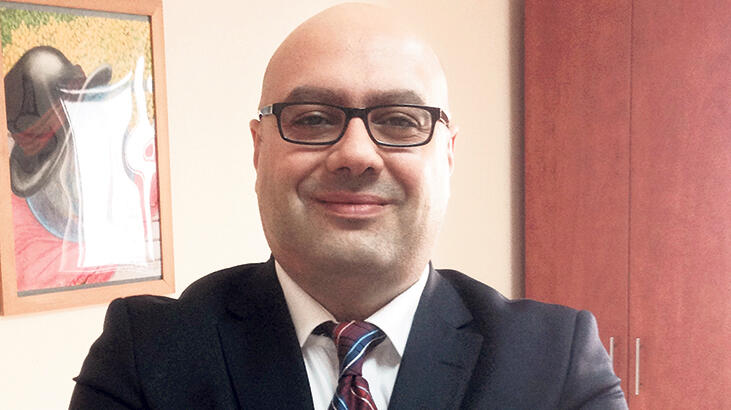 En zor korona hastaları! Direnç gösteriyor, hortumu koparıyor