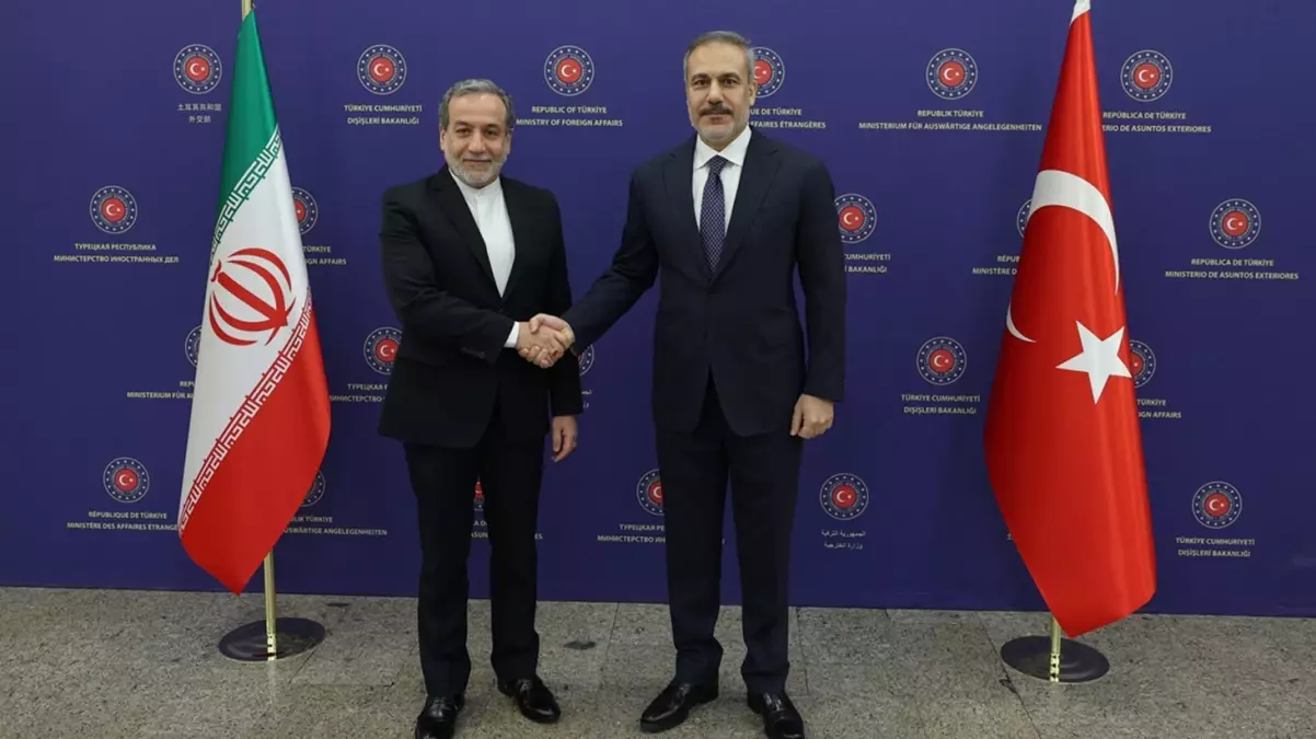 Esad'la görüşen İran Dışişleri Bakanı'ndan birkaç saat sonra Türkiye'ye kritik ziyaret