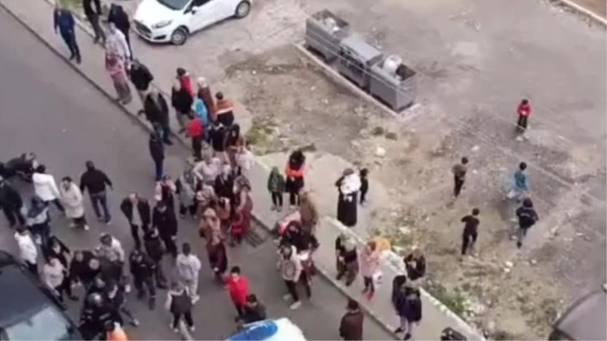 Eski sevgilisinin yanındaki genci defalarca bıçaklayarak öldürdü