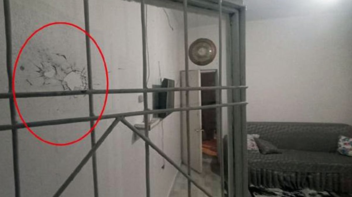 Evinde oturan 15 yaşındaki genç kız, maganda kurşunuyla başından vurulup ağır yaralandı