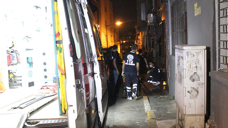 Evinde otururken ayağından vuruldu!