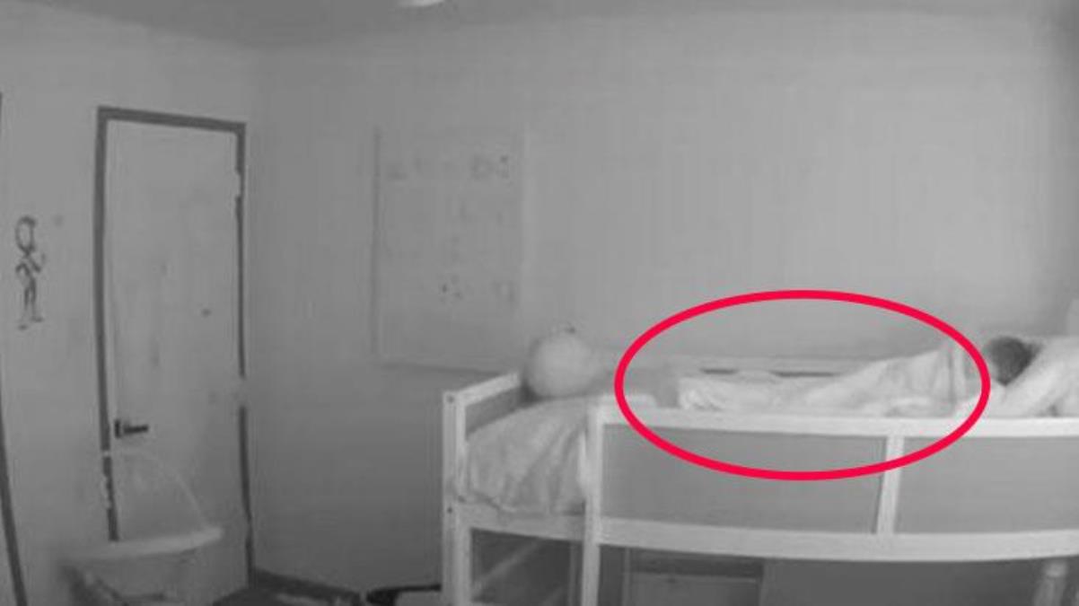 Evlerinde gariplik hisseden aile bebek odasına koydukları kamerada gizemli eli gördü