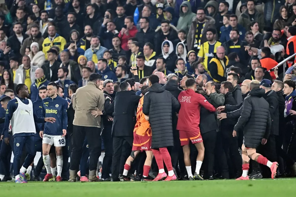 Fenerbahçe - Galatasaray maçında 43 kişi için adli işlem başlatıldı