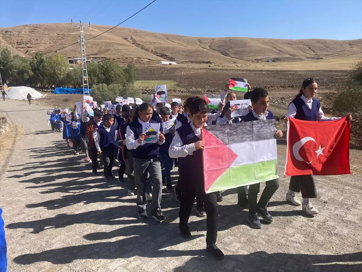 Filistin İçin Farkındalık Yürüyüşü Düzenlendi
