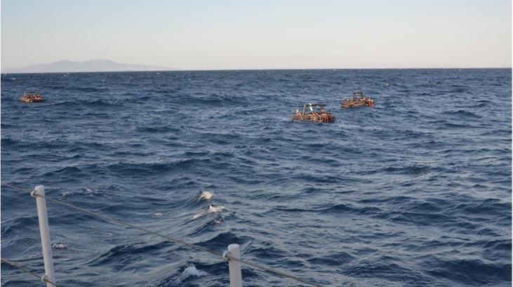 Foça açıklarında 74 kaçak göçmen kurtarıldı