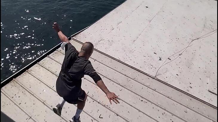 Galata Köprüsü'nden gemiye atlayan fenomen gözaltına alındı