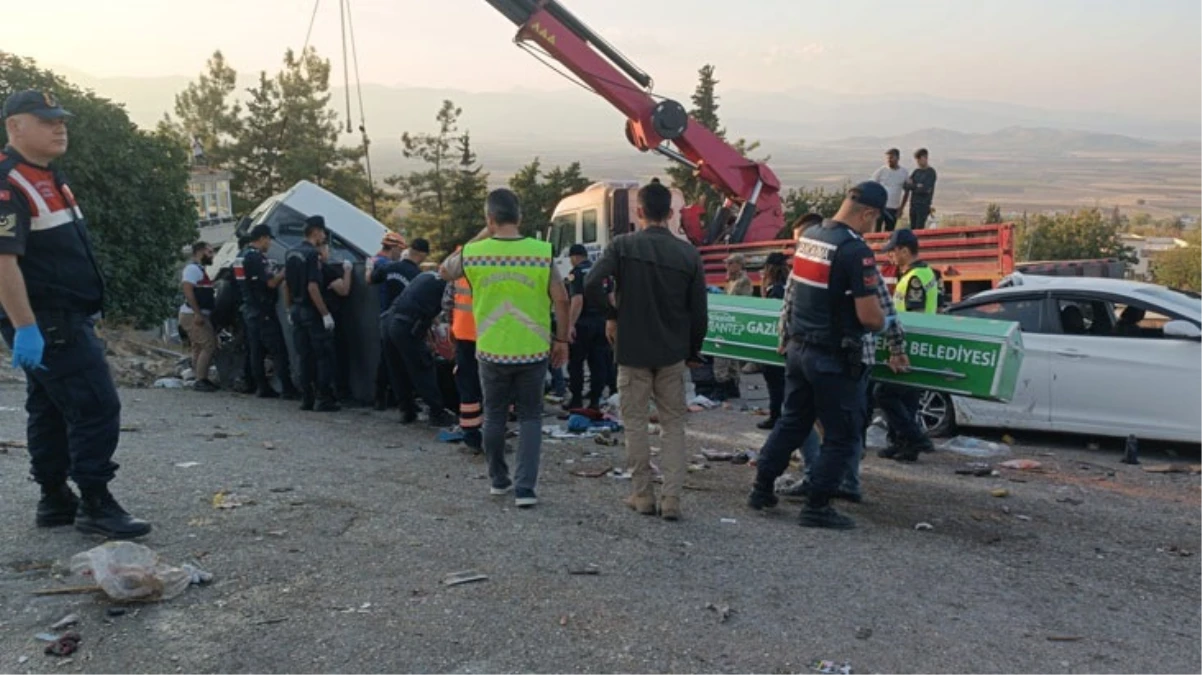 Gaziantep'te freni patlayan kamyon kırmızı ışıktaki araçlara çarptı: 6 ölü, 16 yaralı