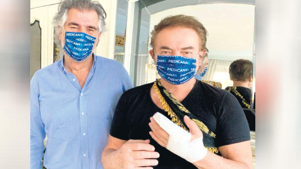 Gencebay  parmağını kırdı