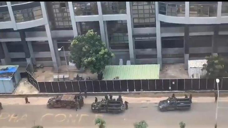 Gine'de başkanlık sarayı çevresinde silah sesleri