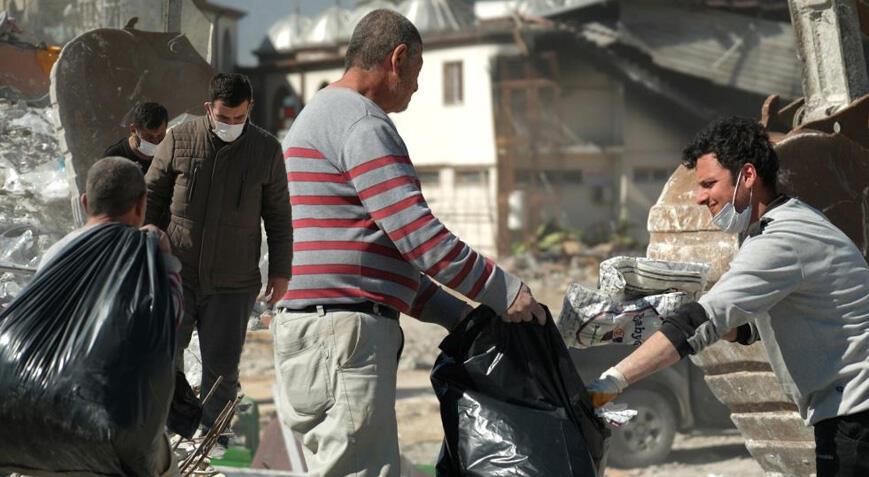 Hatay'da enkazdan milyonluk ürünleri kurtarma çalışması! '10 milyonun üzerinde zararım var'