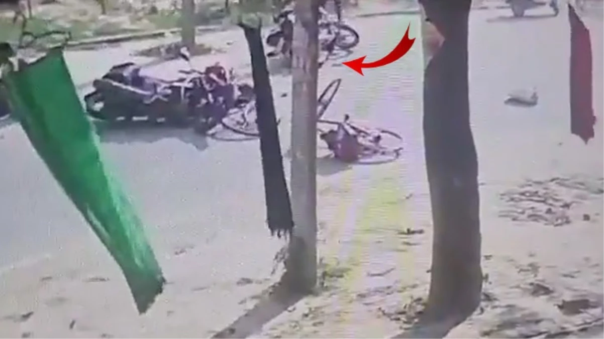 Hindistan'da 2 tacizcinin eşarbını çekip bisikletten düşürdüğü genç kıza motosiklet çarptı